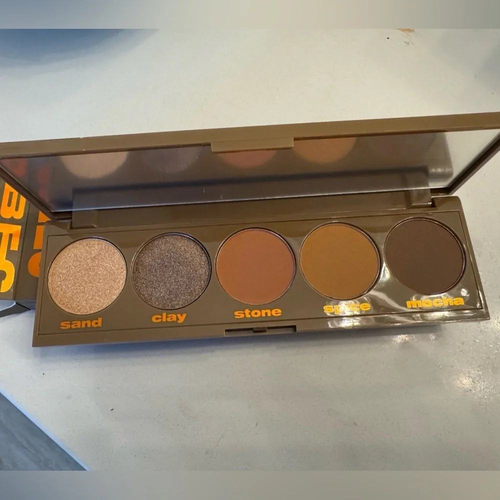 Beauty For Certain Contour and Eyeshadow Palette Set- New In Box